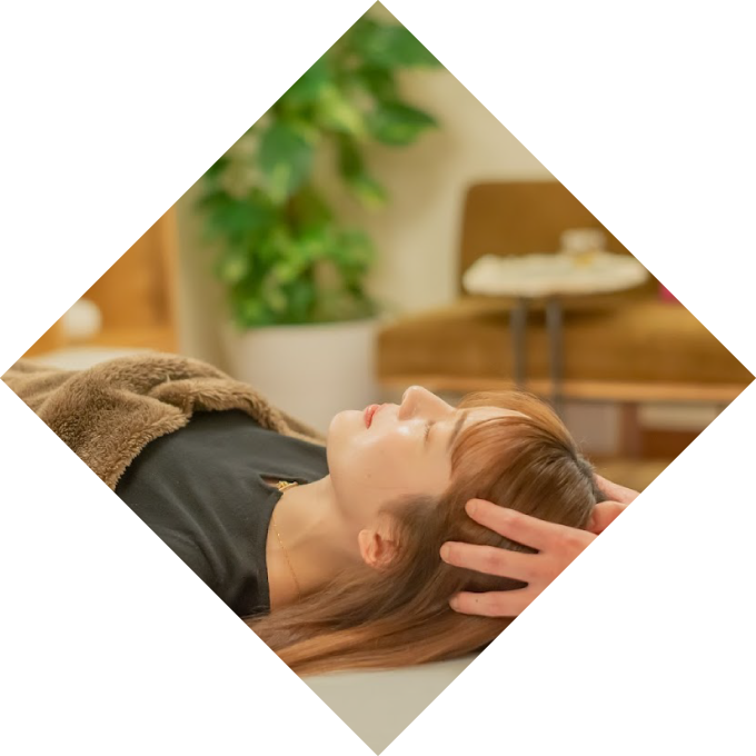 京都・河原町のヘッドスパ専門店「えがおのまんま」祇園四条店でのヘッドスパ施術写真