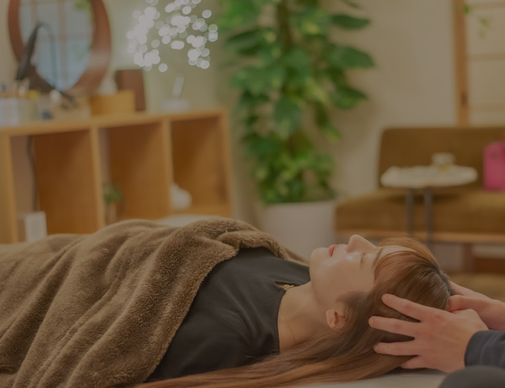 京都のヘッドスパ専門店「えがおのまんま」のヘッドスパ施術写真