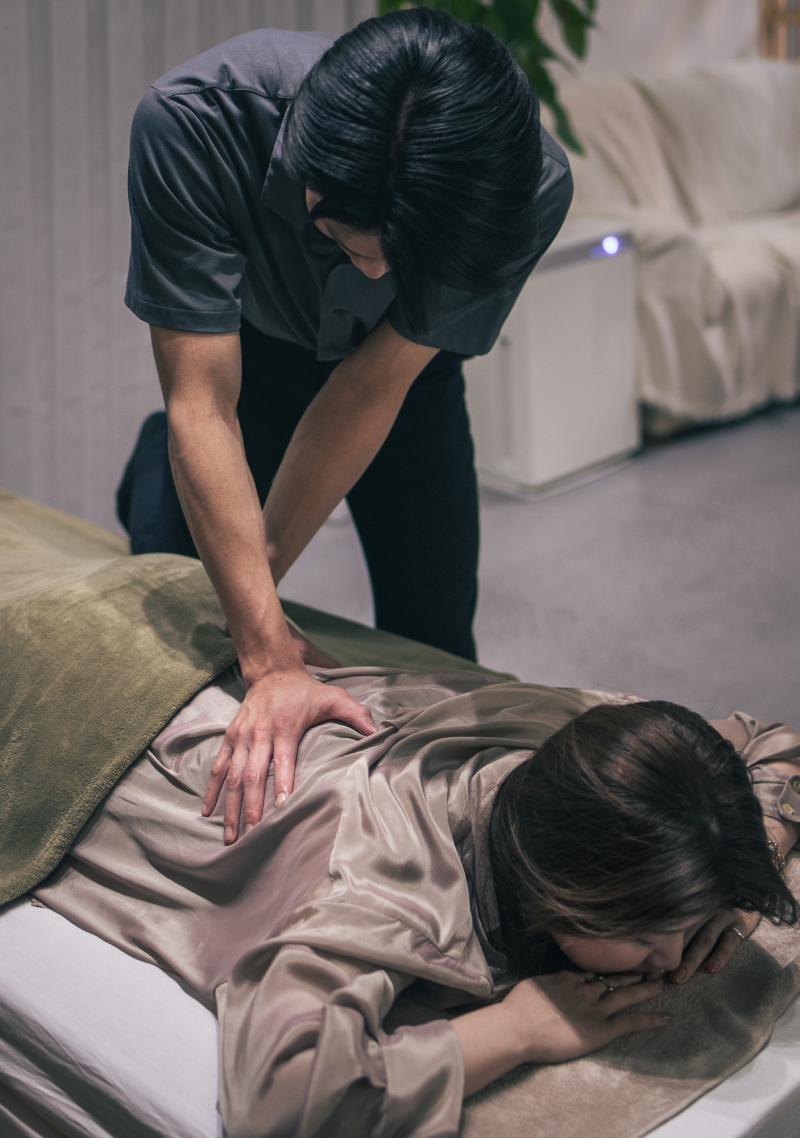 京都のヘッドスパ専門店「えがおのまんま」のマッサージ施術写真