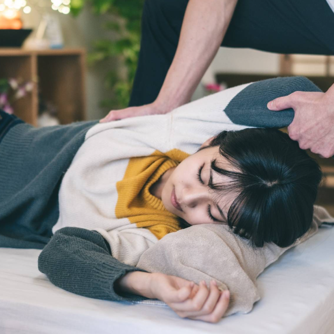 京都のヘッドスパ専門店「えがおのまんま」のヘッドスパ・マッサージの施術写真