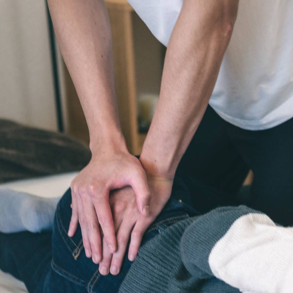 マッサージ・揉みほぐしの施術写真